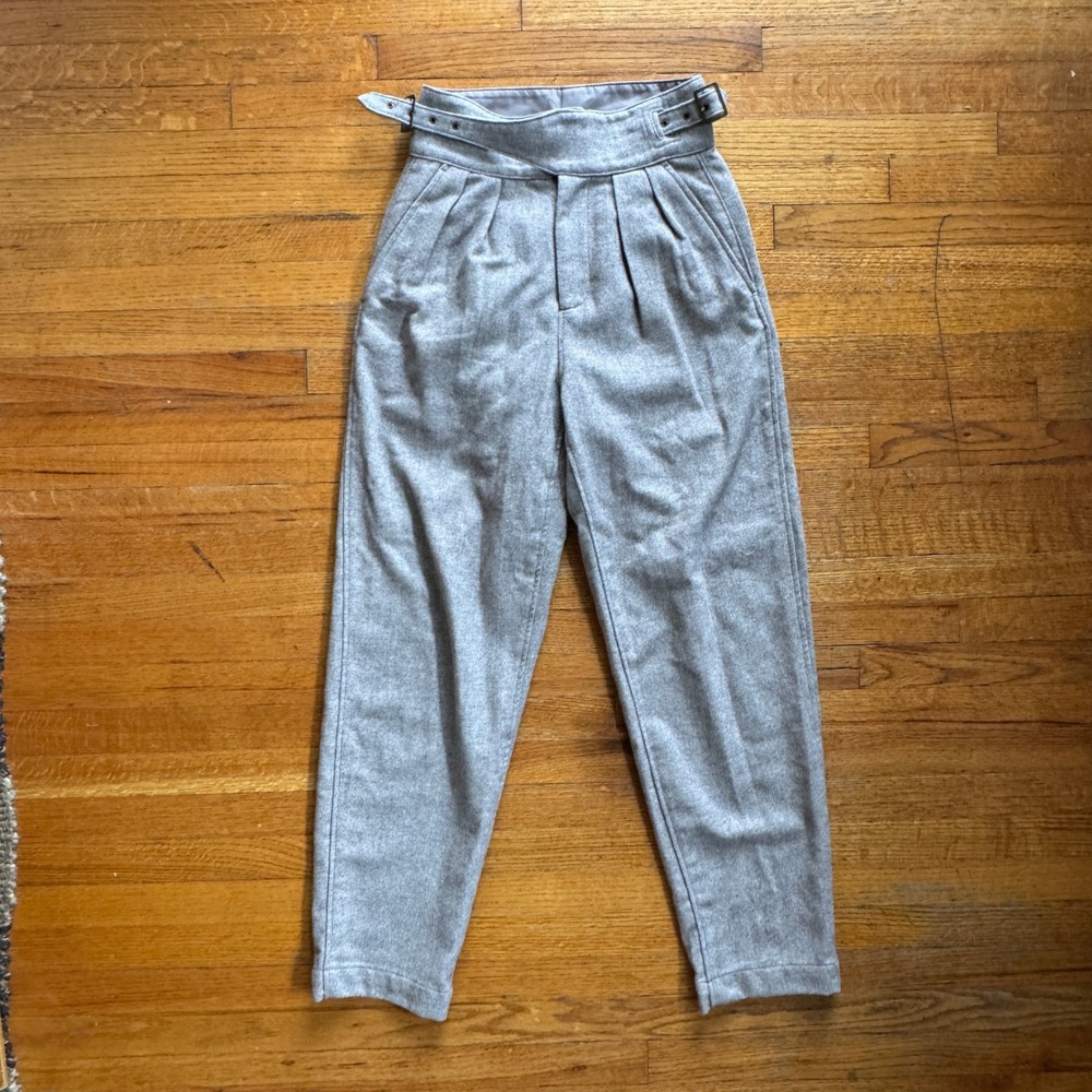 Banana Republic Gray Herringbone Wool Blend Pleated Tapered Pants Petite 00